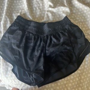 Lululemon Hotty Hot 2.5” shorts
